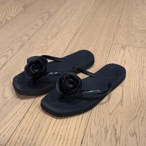 Black Rose Women's Flip Flops